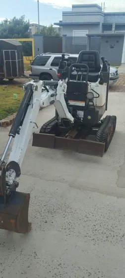 Mini Escavadeira Bobcat 418