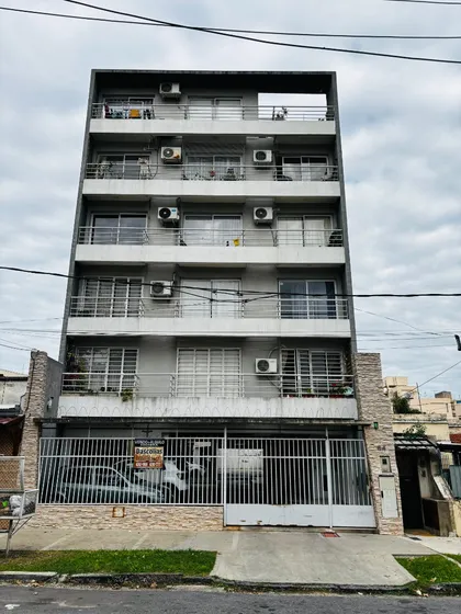 Hermoso Monoambiente A Metros De Av. Hipolito Yrigoyen! 2°e
