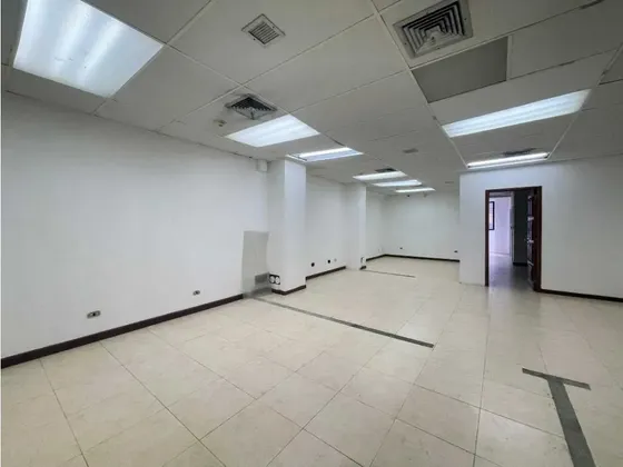 Alquiler De Local En El Paraiso, 93m2