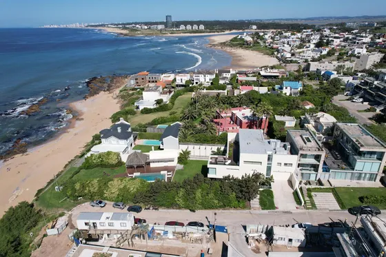 Casa En  Venta Sobre El Mar En La Barra 