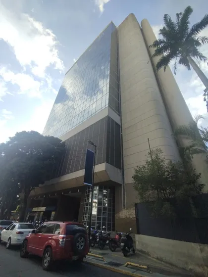 Local Comercial En Venta, Urb. La Castellana, Edificio Banco Lara