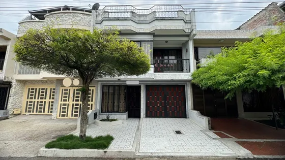 Casa De Dos Pisos Más Terraza En Venta Barrio Las Américas Palmira