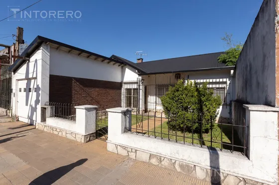 Venta Casa Hurlingham 3 Ambientes Km 18 Cochera Patio Acepta Permuta
