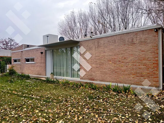 Se Alquila, Casa En Bº Fincas De Plottier