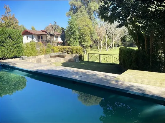Casa En Condominio En Venta 7d/3b Quincho Pisc. En Talagante
