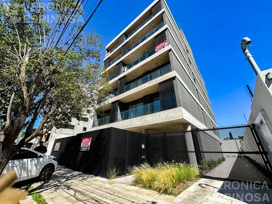 Departamento De Dos Ambientes Con Cochera,  En Venta- Ituzaingó Sur