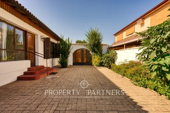 Arriendo Amplia Casa De Un Piso, Uso Comercial. La...