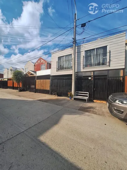 Casa En Venta De 3 Dorm. En Chillán