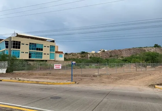 Terreno En Alquiler Lecheria Ubicacion Estrategica Alto Trafico Vehicular 