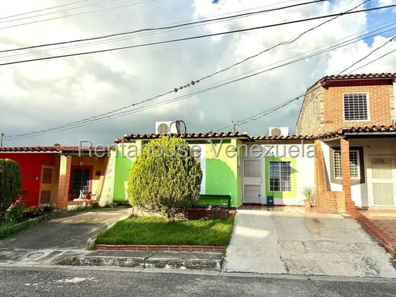 Maribel Morillo Asesor Inmobiliario De Rentahouse Vende Linda Casa; Conjunto Privado De La Piedad; Posee 3 Hab Y 2; Condominio Cercano Avda. Intercomunal De Cabudare Edo. Lara