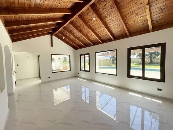 Gran Casa Remodelada Con Piscina, 4 Dormitorios!!