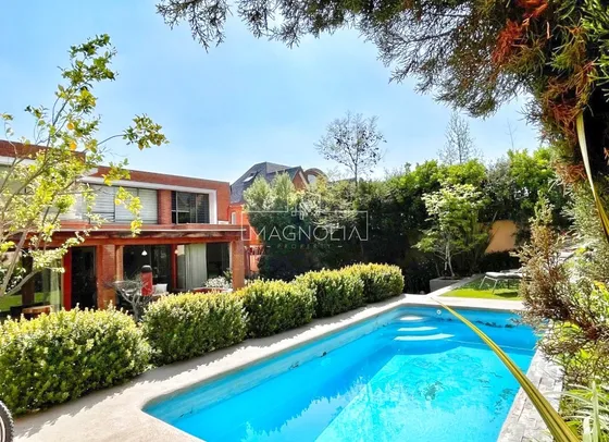 Casa En Venta De 6 Dorm. En Las Condes