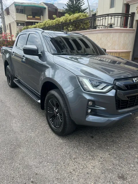 Izusu D-max Limited