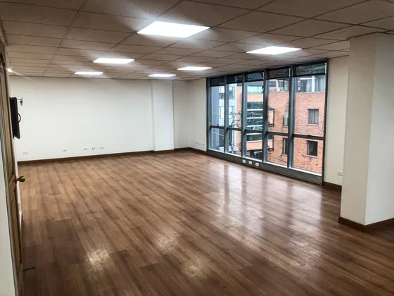 Oficina En Arriendo/venta En Santa Barbara-usaquén. Cod V2285