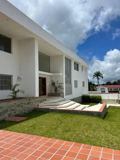 Casa En Venta 3.000 M2 - Urb. La Lagunita