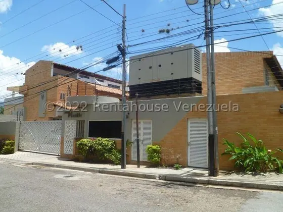 Townhouse  Venta De 3 Niveles Planta Eléctrica 100%, Pozo De Agua, Gas Directo.,  Cocina Moderna, Equipada  Naguanagua Carabobo Leida Falcon Lf23-12231