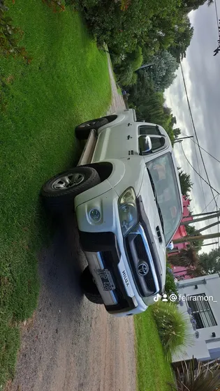 Toyota Hilux Pick-up 3.0 I Sr Cab Doble 4x4 Doble Airbag