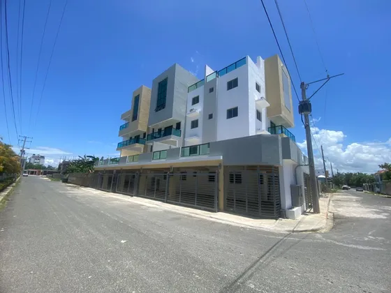 Vendo Hermoso Penthouse Ubicado En Urbanización Prado Oriental 