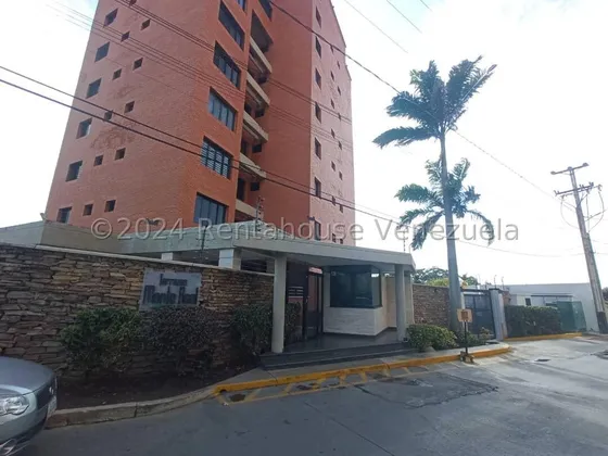 Sorangel Vargas Vende Comodo Apartamento Con Planta Electrica, Excelente Ubicacion Zona Este Barquisimeto Mls #25-3070