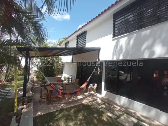 Maritza Lucena Vende Espectacular Casa Campestre, En Cabudare, Con Galpón, Salón De Fiesta Al Aire Libre, Caney,  Piscina, Vigilancia 24/7, Ideal Para Desarrollar Proyecto Turístico.