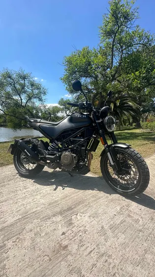 Husqvarna Svartpilen 401