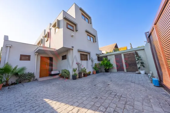 Maravillosa Casa Nueva De 3 Pisos En Lo Mejor De Las Condes