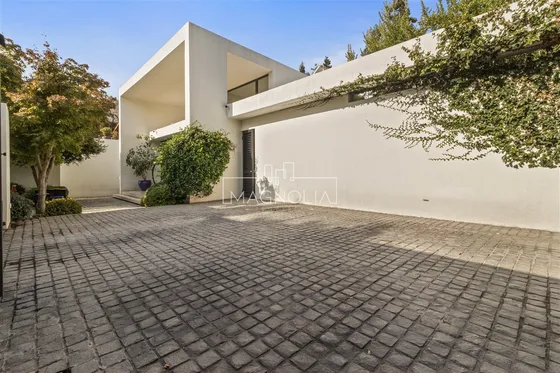 Casa En Venta De 9 Dorm. En Lo Barnechea