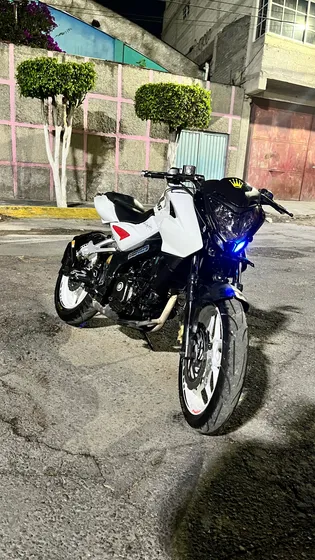 Pulsar Ns200  Factura Original  Jala Duro Sin Temas De Rep