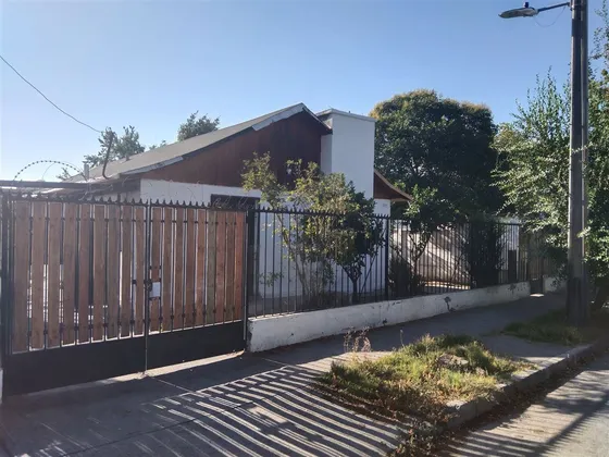 Hermosa Casa En Venta De 4 Dorm. En Macul