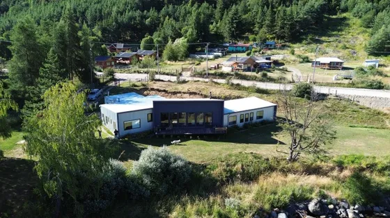 ¡espléndida Casa En Parcela A Orilla De Rio!