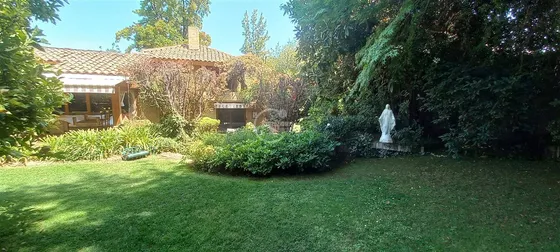Casa En Venta De 4 Dorm. En Las Condes