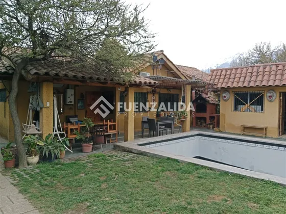 Casa En Venta De 5 Dorm. En La Florida