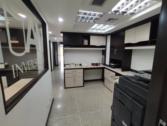 Local En Venta En Urbanizacion Gran Colombia Remodelado Amoblado / Rf