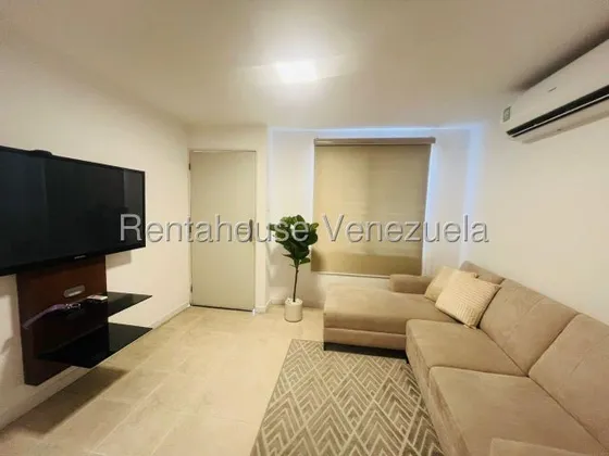 Naudy Escalona & Maribel Morillo Asesores Inmobiliarios De Rentahouse Venden Fabulosa Casa En Zona Av. Ribereña Cabudare