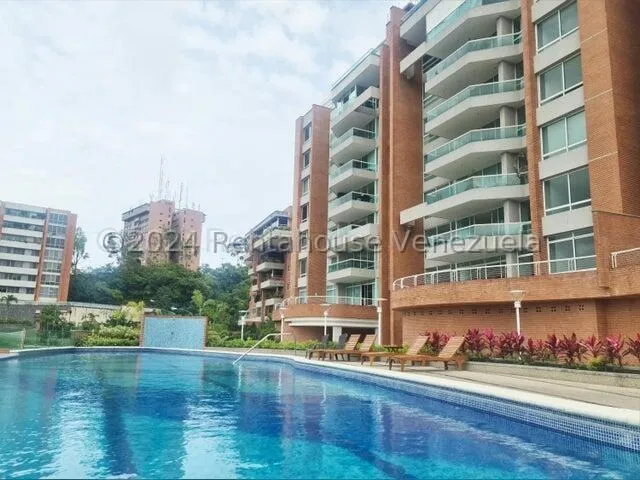 En Exclusiva Zona Y Residencia, Bello Apartamento, Con Excelente Vista. 25-162