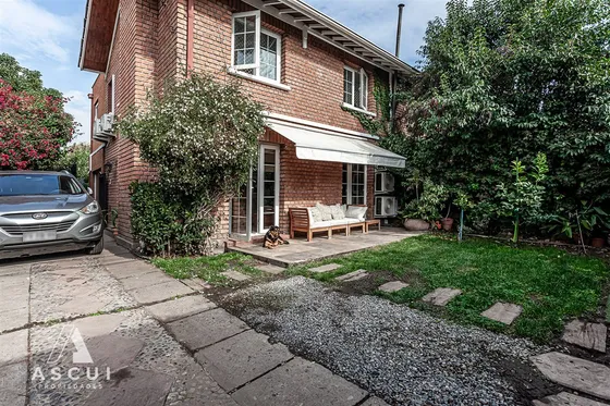 Remodelada Casa En Venta De 3 Dorm. En Las Condes