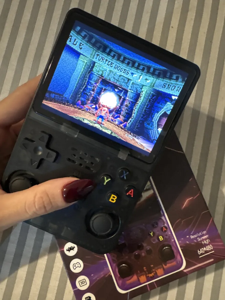 Cliente usando o Mini Console R36S