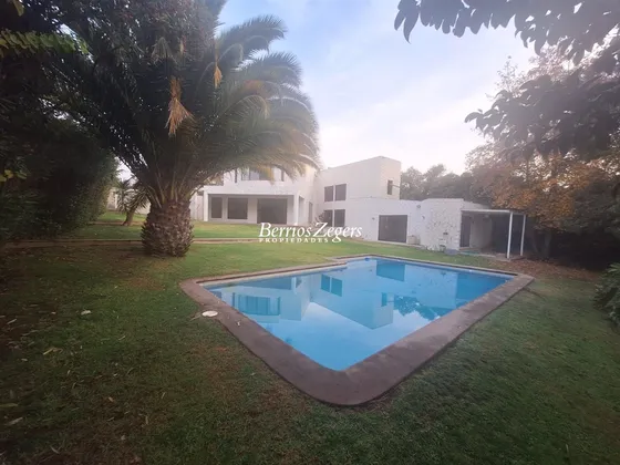 Casa En Arriendo De 5 Dorm. En Las Condes