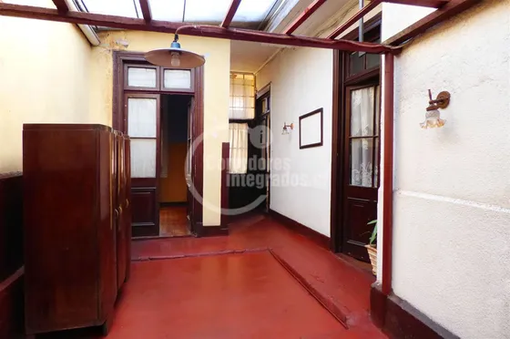 Casa En Venta De 5 Dorm. En Santiago