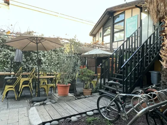 Excelente Local Comercial  De 27 M2 Con Espacio Para Terraza