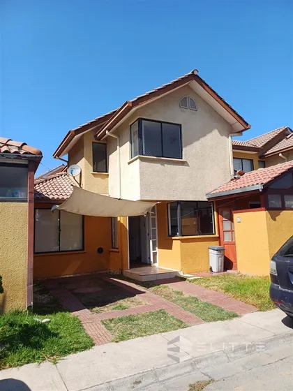 Arriendo Casa 3 Dormitorios Ciudad Satélite 