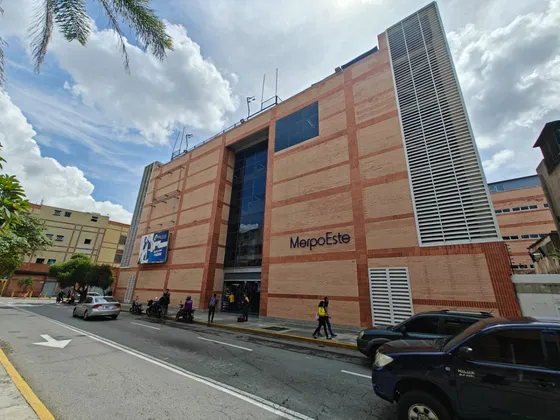  Locales En Merpoeste! Chacao Al Lado Del Sambil. Ll