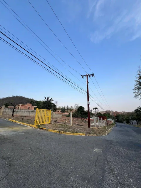 En Venta Terreno De Esquina En Calle Cerrada G.g
