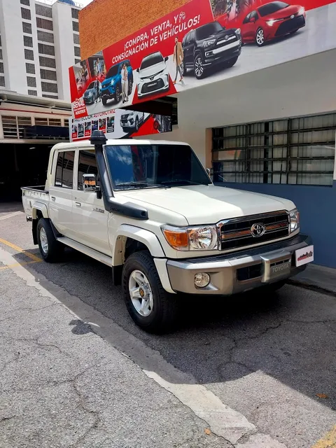 Toyota Land Cruiser Hembrita 79