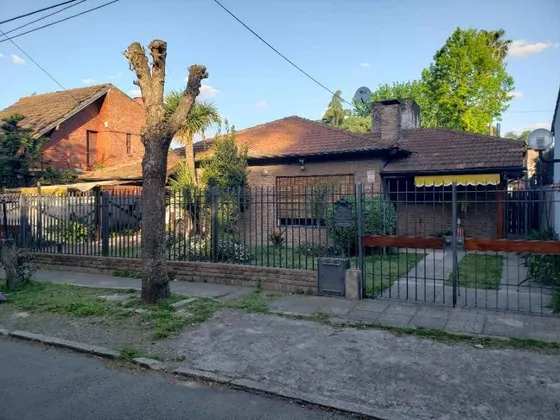 Chalet De Categoría 4 Amb. Oportunidad !! 