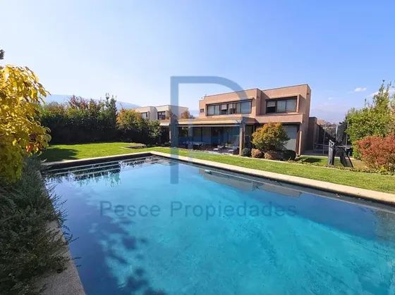 Casa Como Nueva|condominio Los Bravos|cercano A Craighouse