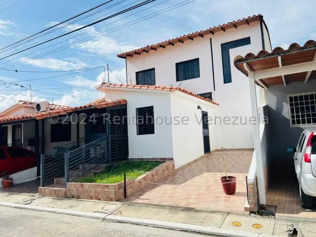 Venta De Casa  Cabudare Urb Tierra Del Sol Codigo 2 5 6 6 4 8 Mildred, Hermosa Casa Remodelada Y Amoblada, Con Acabados De Primera Y Una Amplitud Y Distribucion Que Puedes Disfrutar De Cada Espacio