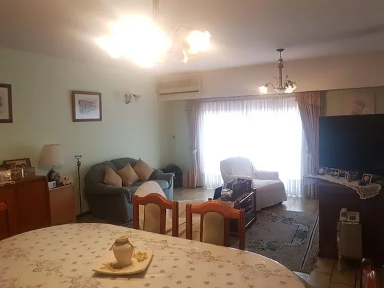 3 Ambientes Con Escrit Patio Y Cochera En Av. Hipolito Yrigoyen Al 6600 - Remedios De Escalada