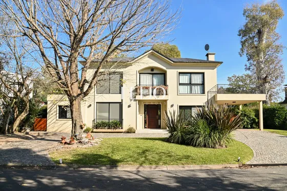 Casa En Venta En Fincas De Iraola