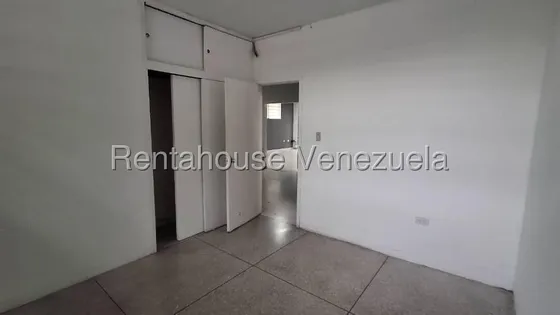 Desireé De Sousa Alquila Amplio Local Comercial Zona Este Barquisimeto, Cerco Eléctrico, Cámara, Internet, A/a #25-11514